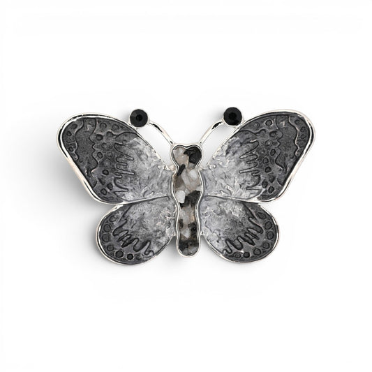 Magnetische Schmetterling-Brosche in Silber und Grau mit ziselierten Flügeln, 6,5 cm breit