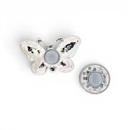 Magnetische Schmetterling-Brosche in Silber und Grau mit ziselierten Flügeln, 6,5 cm breit