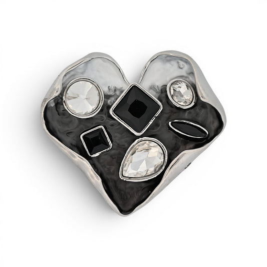Magnetische Herz-Brosche aus gehämmertem Silber mit schwarzen und klaren facettierten Kristallen