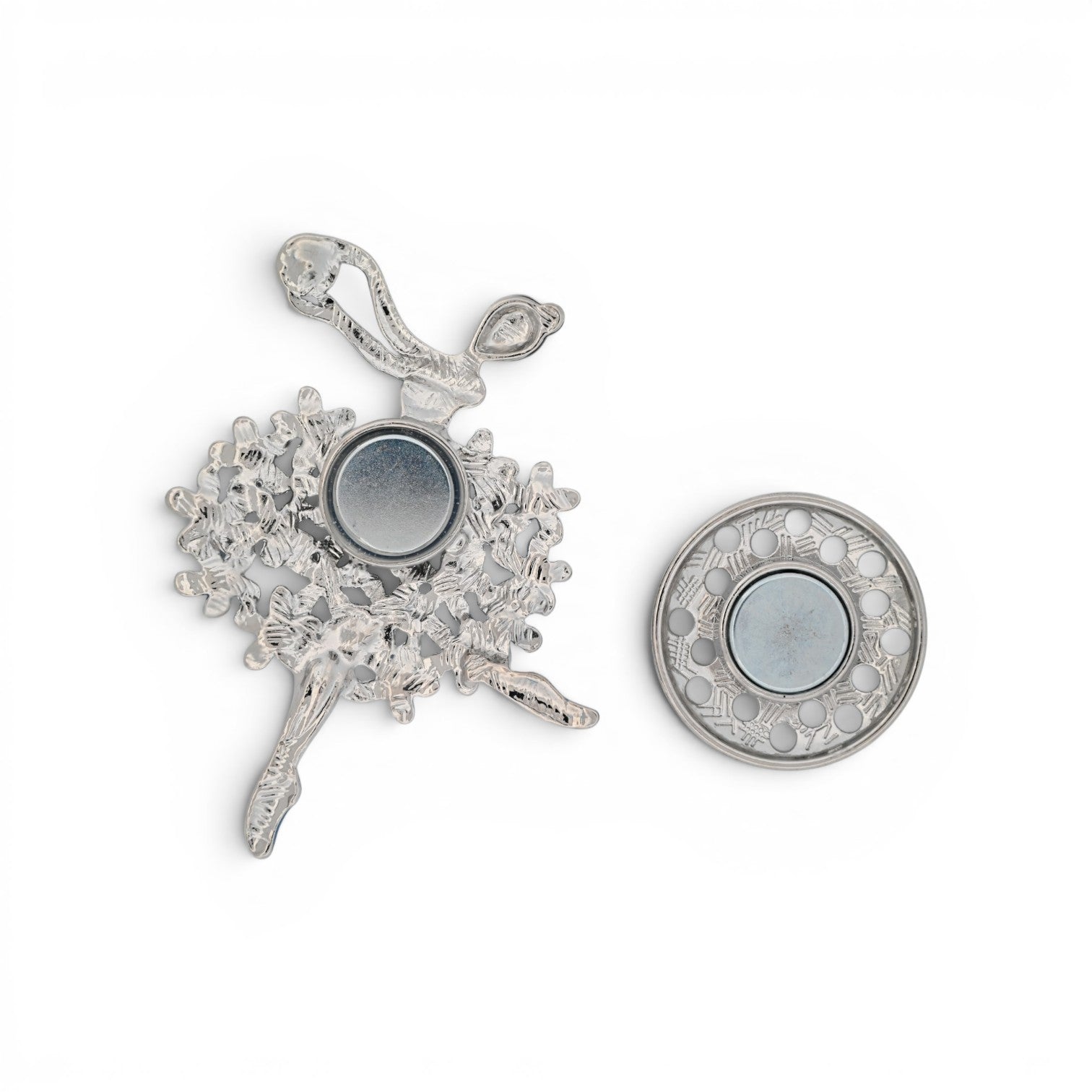 Magnetische Ballerina-Brosche mit Rock aus blauen und weißen Blüten, silberne Silhouette, 7,5 cm