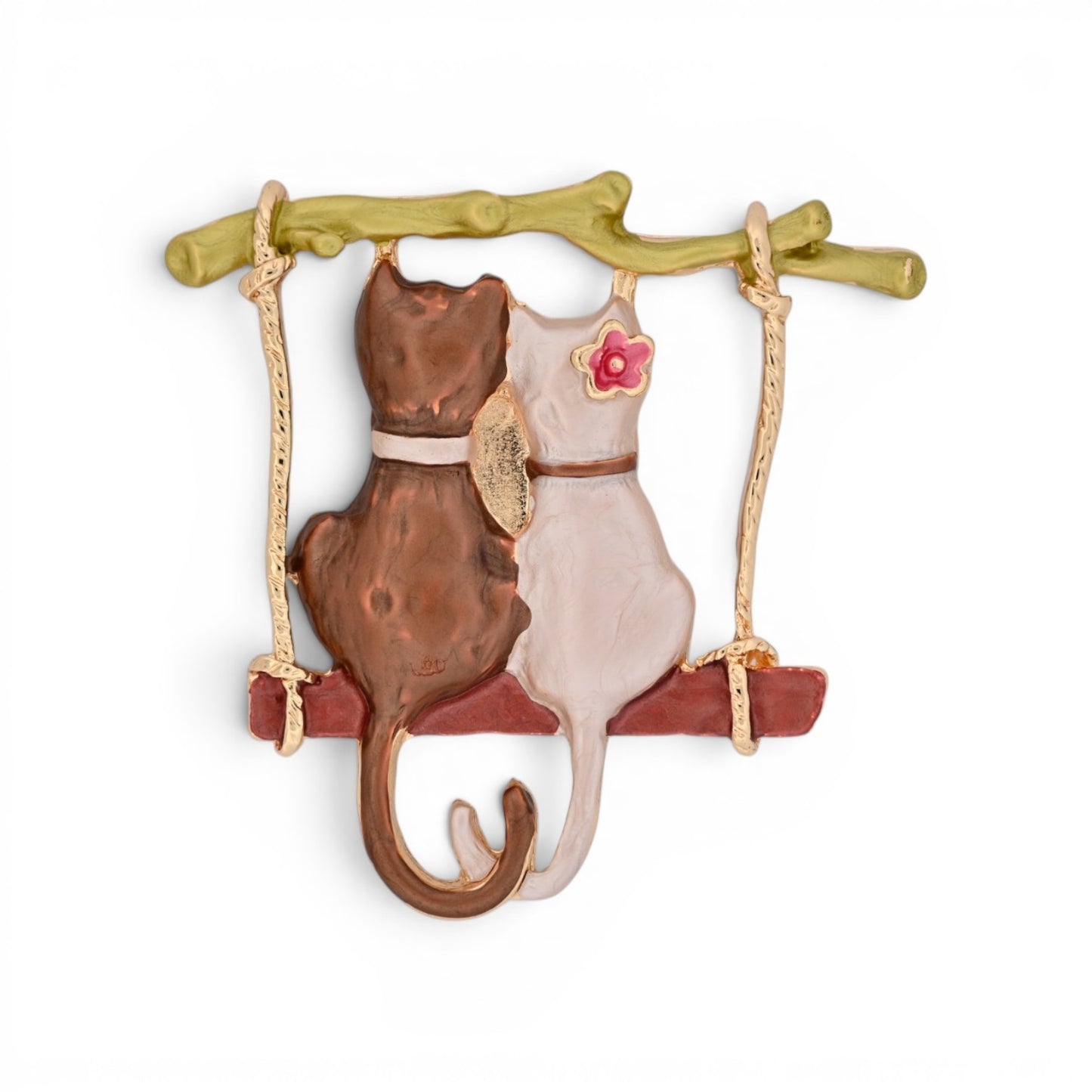 Magnetische Katzen-Brosche mit zwei Katzen auf einer Schaukel an einem grünen Zweig