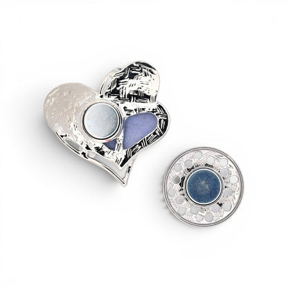 Magnetische Herz-Brosche in Hellblau und Lavendel mit glänzender silberner Kontur, 5 cm