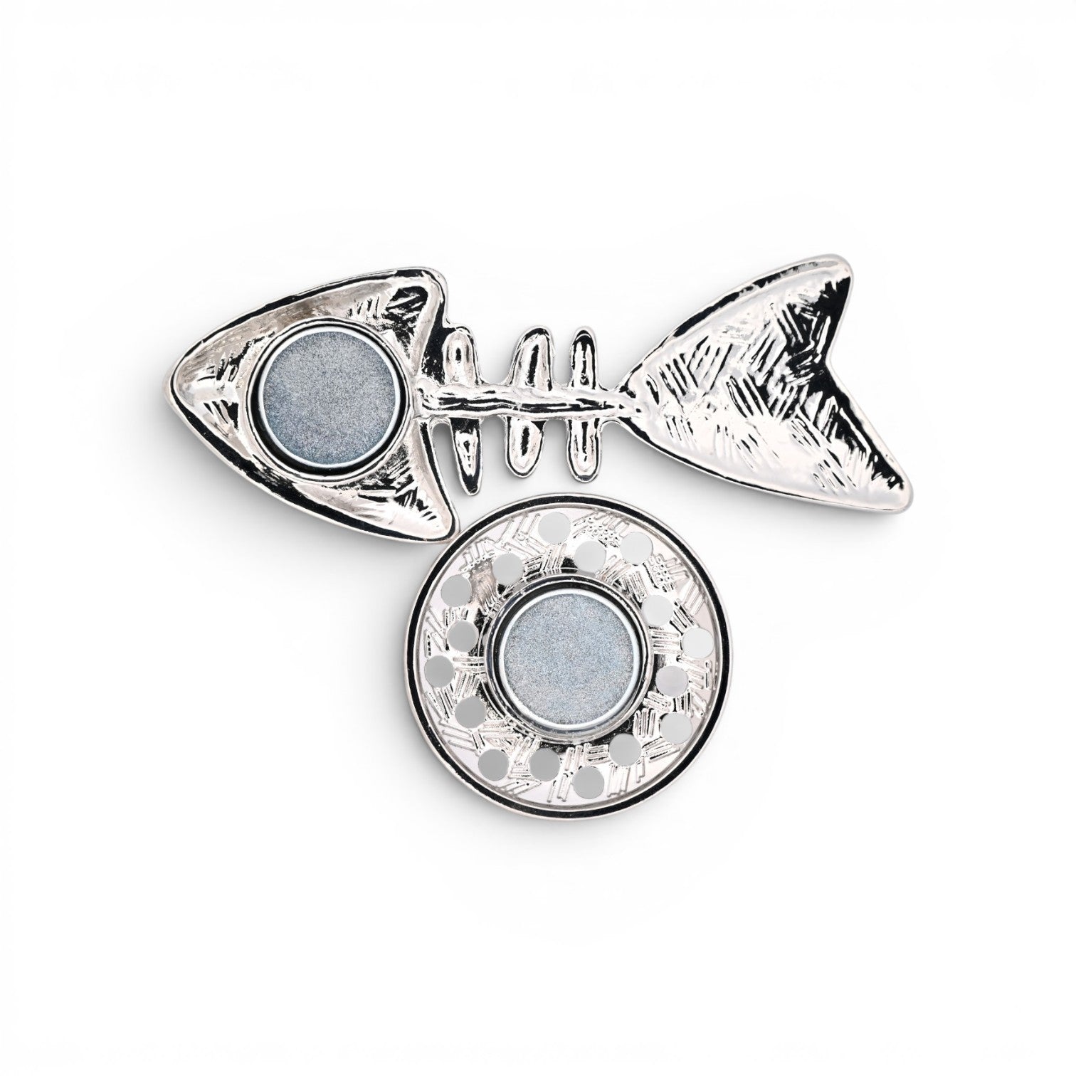 Magnetische Fisch-Brosche stilisiert in Blau und Violett mit funkelnden Details, 7,5 cm breit