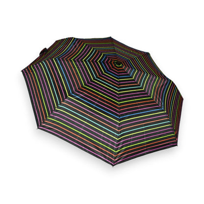 Faltbarer Regenschirm mit buntem Streifenmuster in Neonfarben auf schwarzem Hintergrund, modern und auffällig