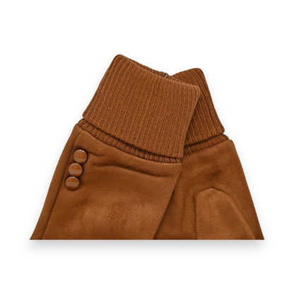 Elegante Handschuhe aus Wildleder und Strick in Camelfarben mit dekorativen Knöpfen am Handgelenk