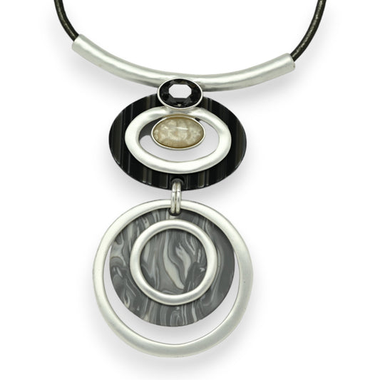 Doppeltes Fantasie-Medaillon-Halsband in geometrischem Schwarz und Grau