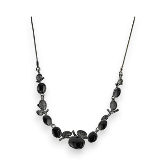 Elegante Halskette mit schwarzen Steinen und glitzernden Elementen, dunkelgraues Metall, moderner Schmuck