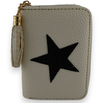 Kleine ecru-farbene Ledertasche mit schwarzem Sternendesign, Reißverschluss und goldenem Quastenanhänger