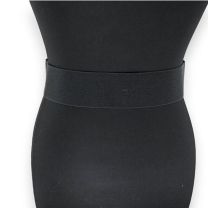Schwarzer elastischer Damengürtel ohne Schnalle, aus Gummiband, an einem Mannequin-Torso befestigt