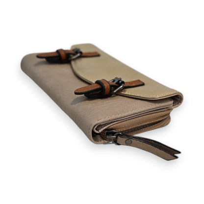 Elegante Brieftasche in Taupe und Gold mit Reißverschluss und Lederdetails, seitliche Ansicht auf weißem Hintergrund