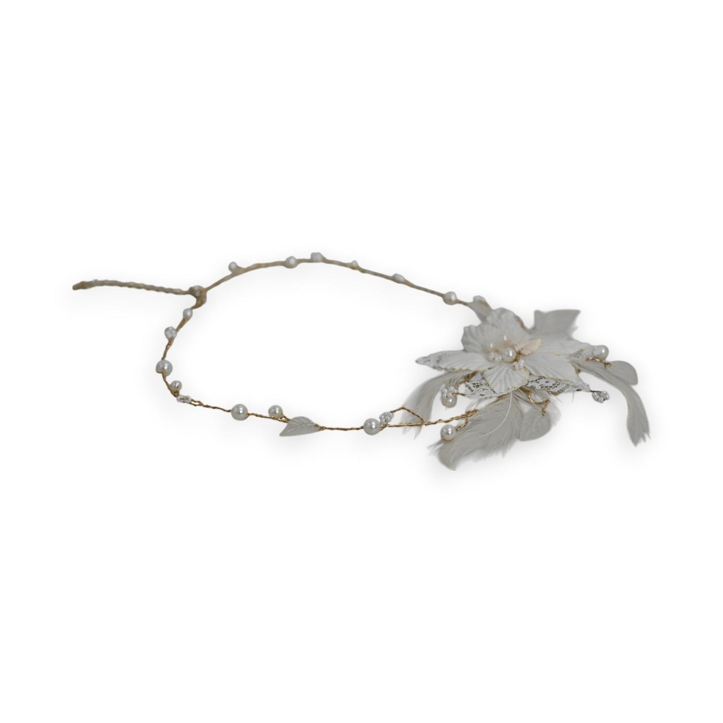 Zarte Braut-Haarschmuck mit Perlen, Blüten und Federn in Elfenbein, filigrane Drahtkonstruktion für Hochzeiten