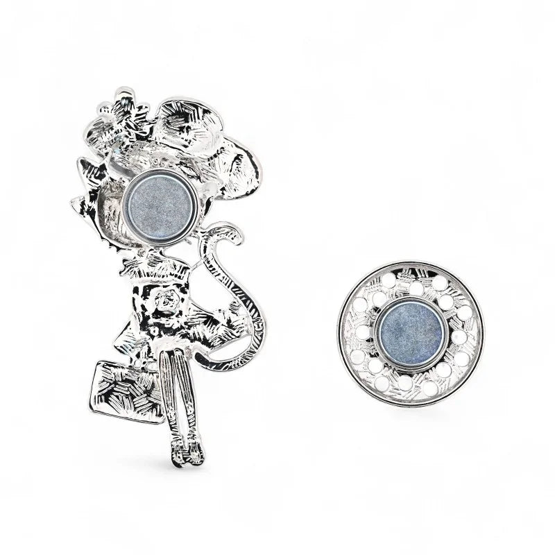 Elegante Katze großer schwarz-weißer Hut Brille - schicke Pariser Brosche