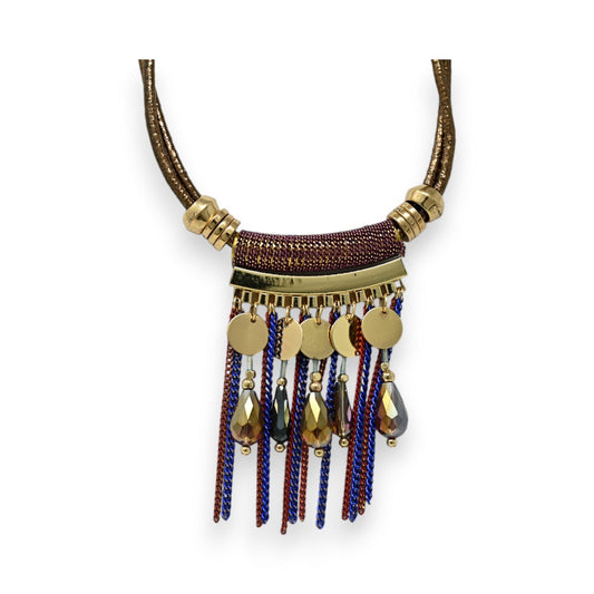 Ethnische Halskette mit goldenen Elementen, bunten Quasten und Anhängern, Boho-Stil, Statement-Schmuck
