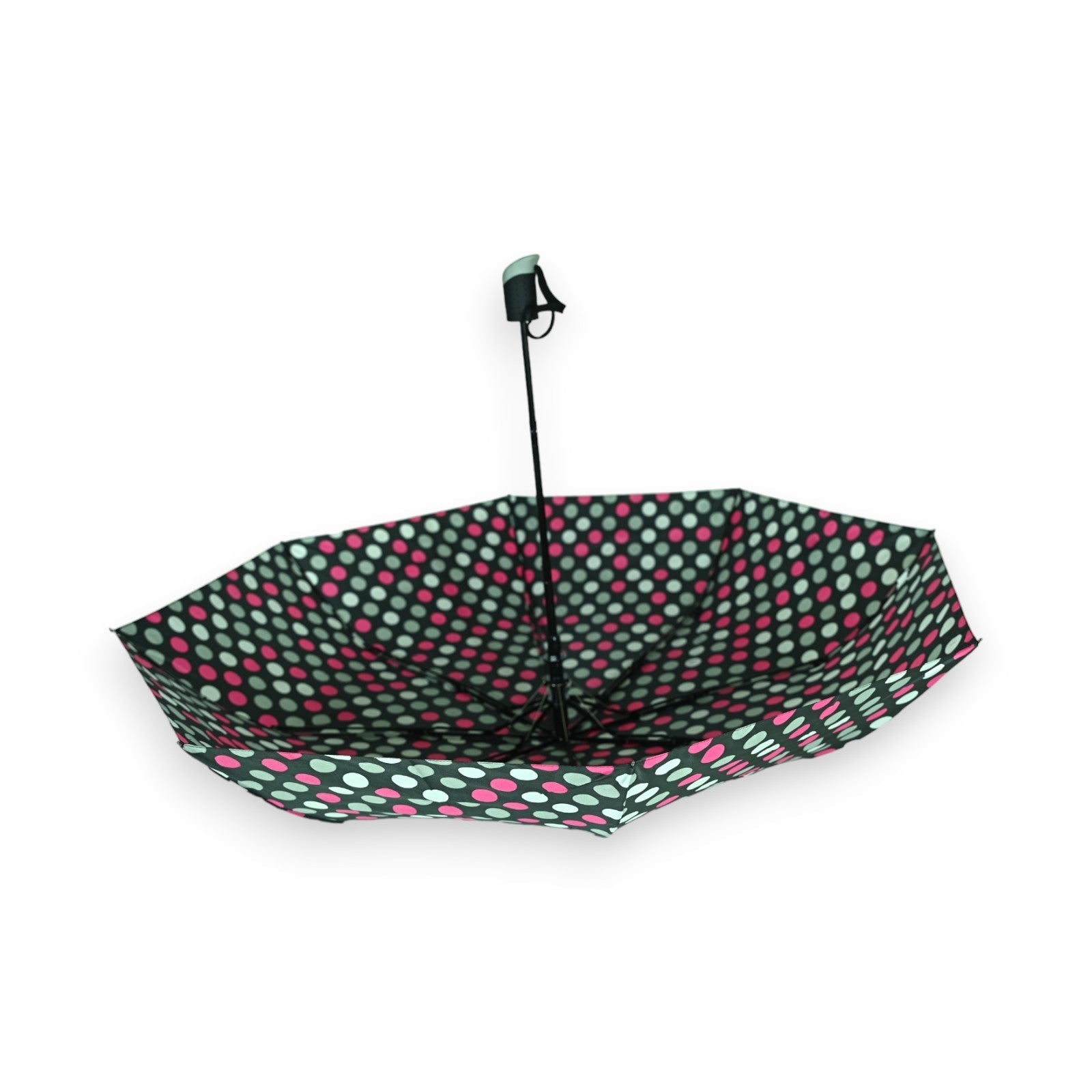 Halbautomatischer Falt-Regenschirm mit schwarz-weiß-pinkem Punktmuster, geöffnet auf weißem Hintergrund