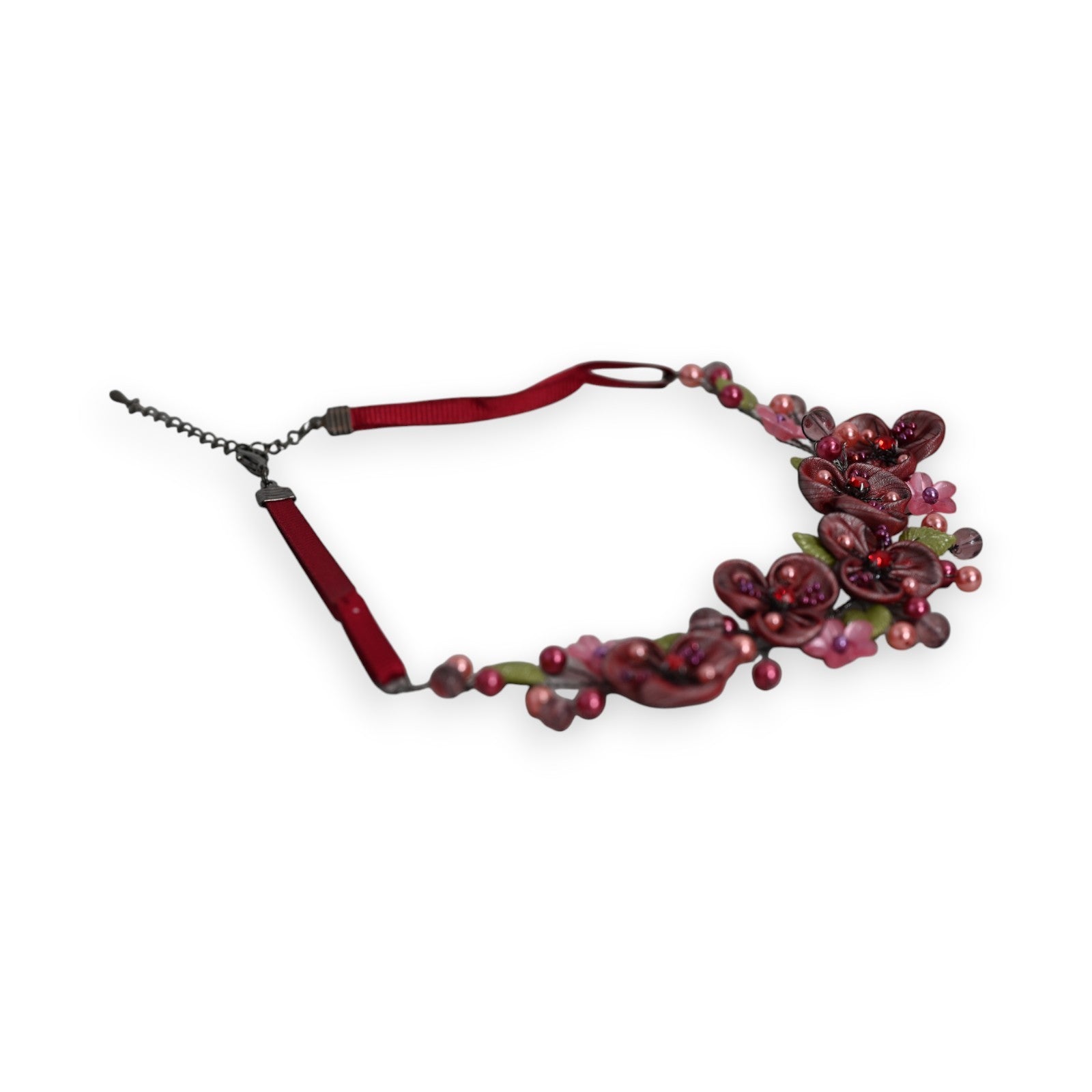 Elegante florale Halskette in Bordeaux-Rot mit Blüten und Perlen, verstellbarer Kettenverschluss, handgefertigt