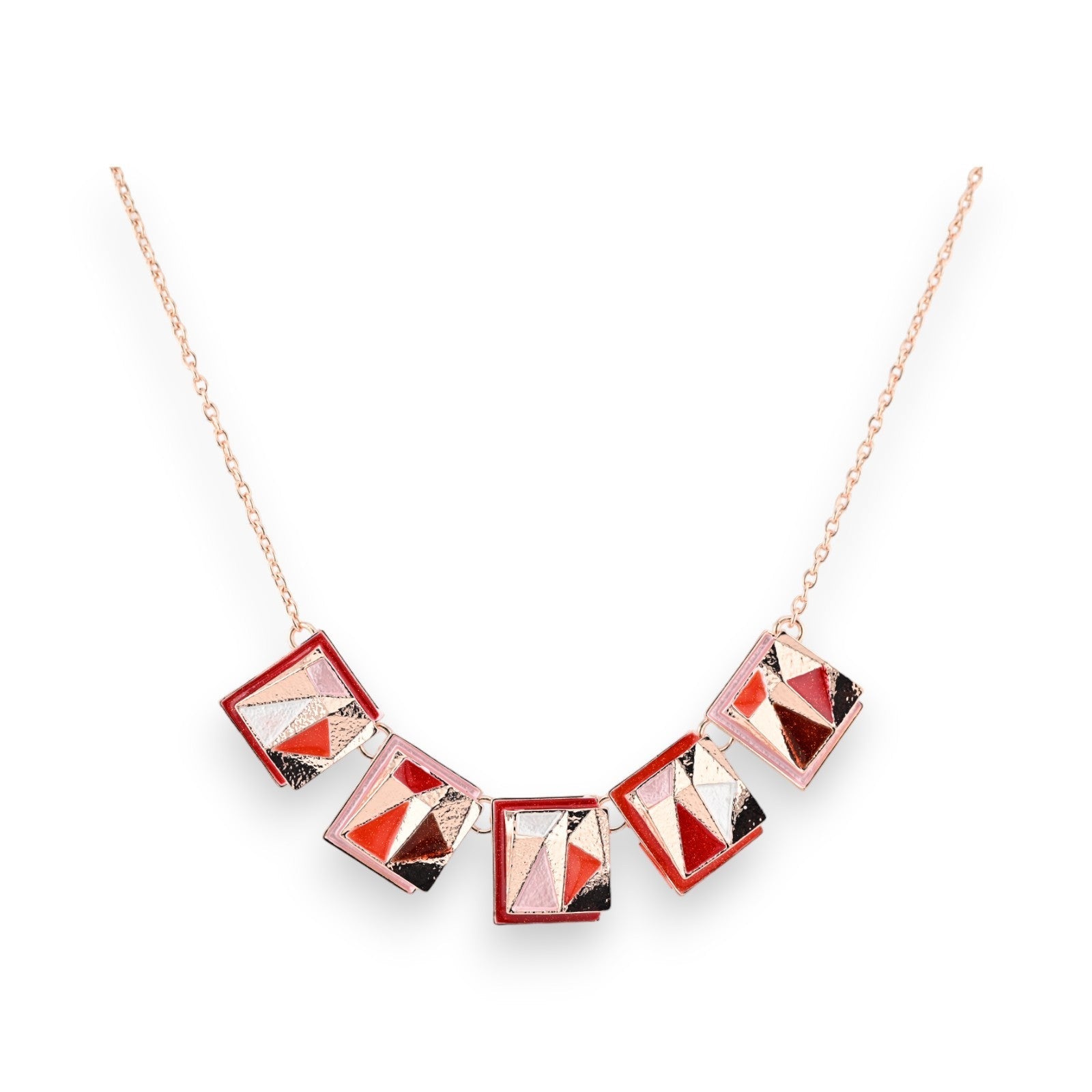 Geometrische Halskette mit fünf bunten Quadraten in Rot-, Rosa- und Goldtönen an rosévergoldeter Kette
