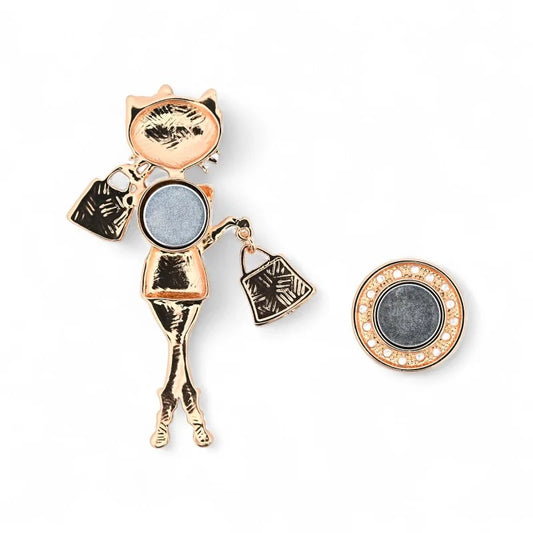 Glamouröse Katze schwarzes Outfit oversized Brille Einkaufstaschen - modisches Statement-Brosche