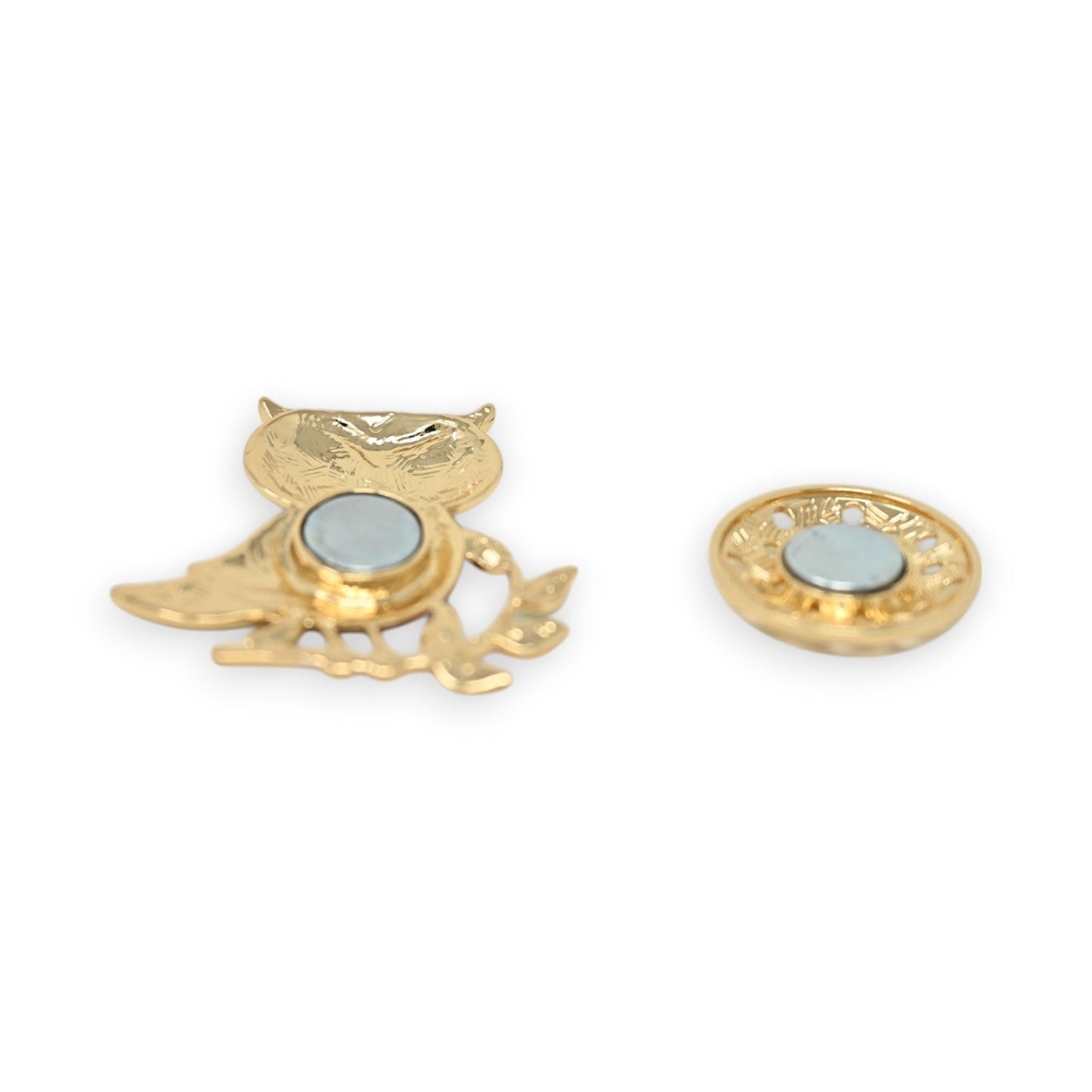 Goldene magnetische Eulen-Brosche mit pastellblauem Stein und separatem runden Magnetteil für flexible Befestigung