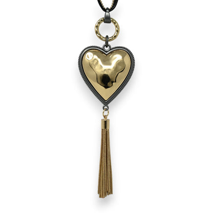 Langer goldener Fantasie-Halskette mit hervorgehobenem Herzen und metallisch glänzendem Pom-Pon