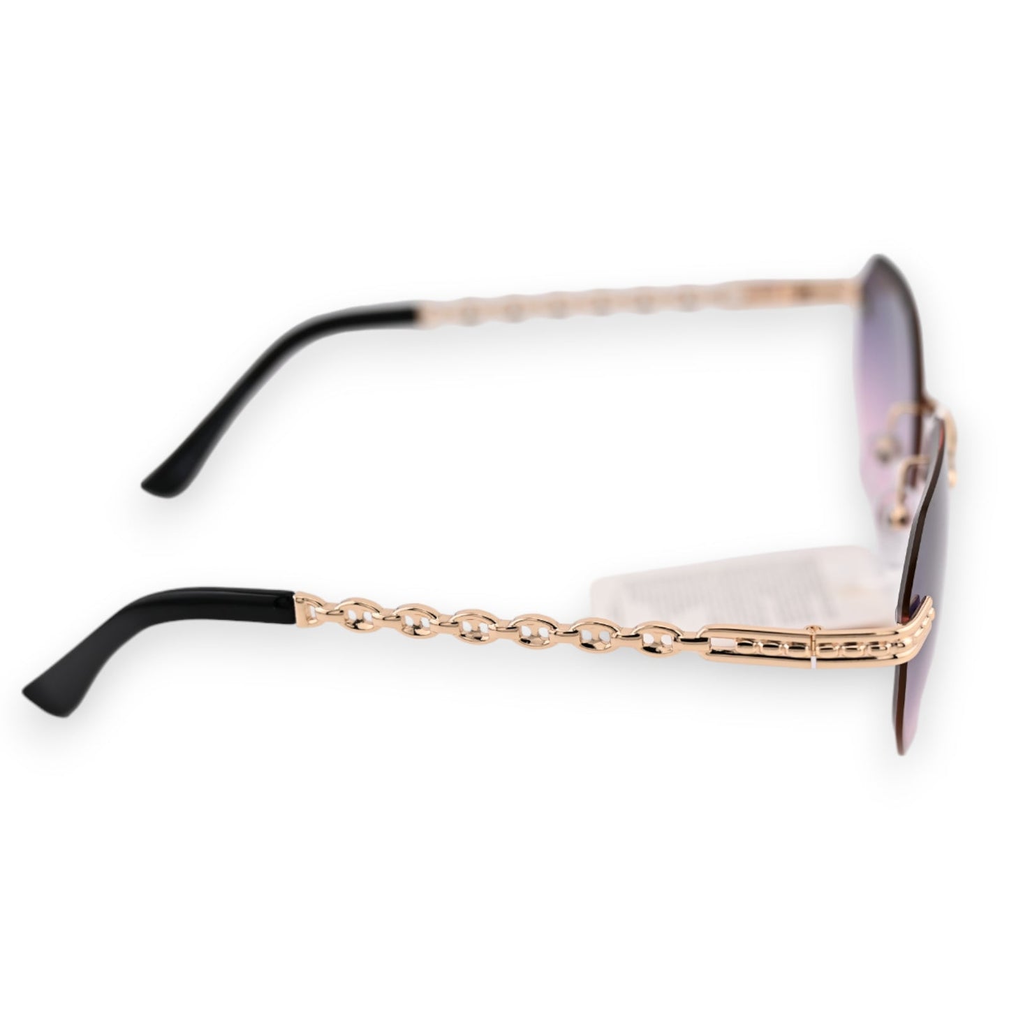 Elegante Sonnenbrille mit goldfarbenem Kettengestell, schwarzen Bügeln und violett getönten Gläsern