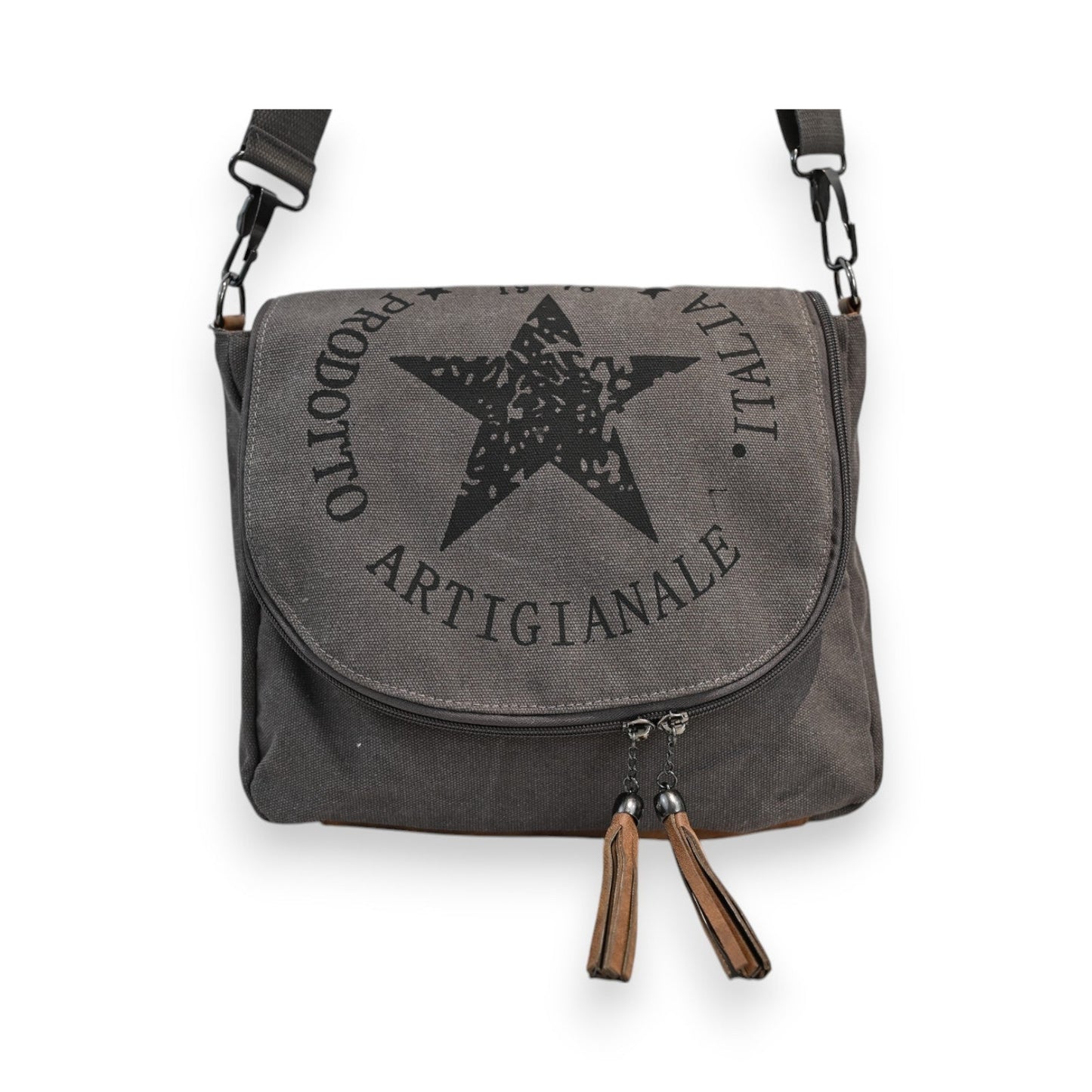 Graue Canvas Umhängetasche mit Stern-Logo und Aufschrift 'Prodotto Artigianale', verstellbarer Schulterriemen, Reißverschluss