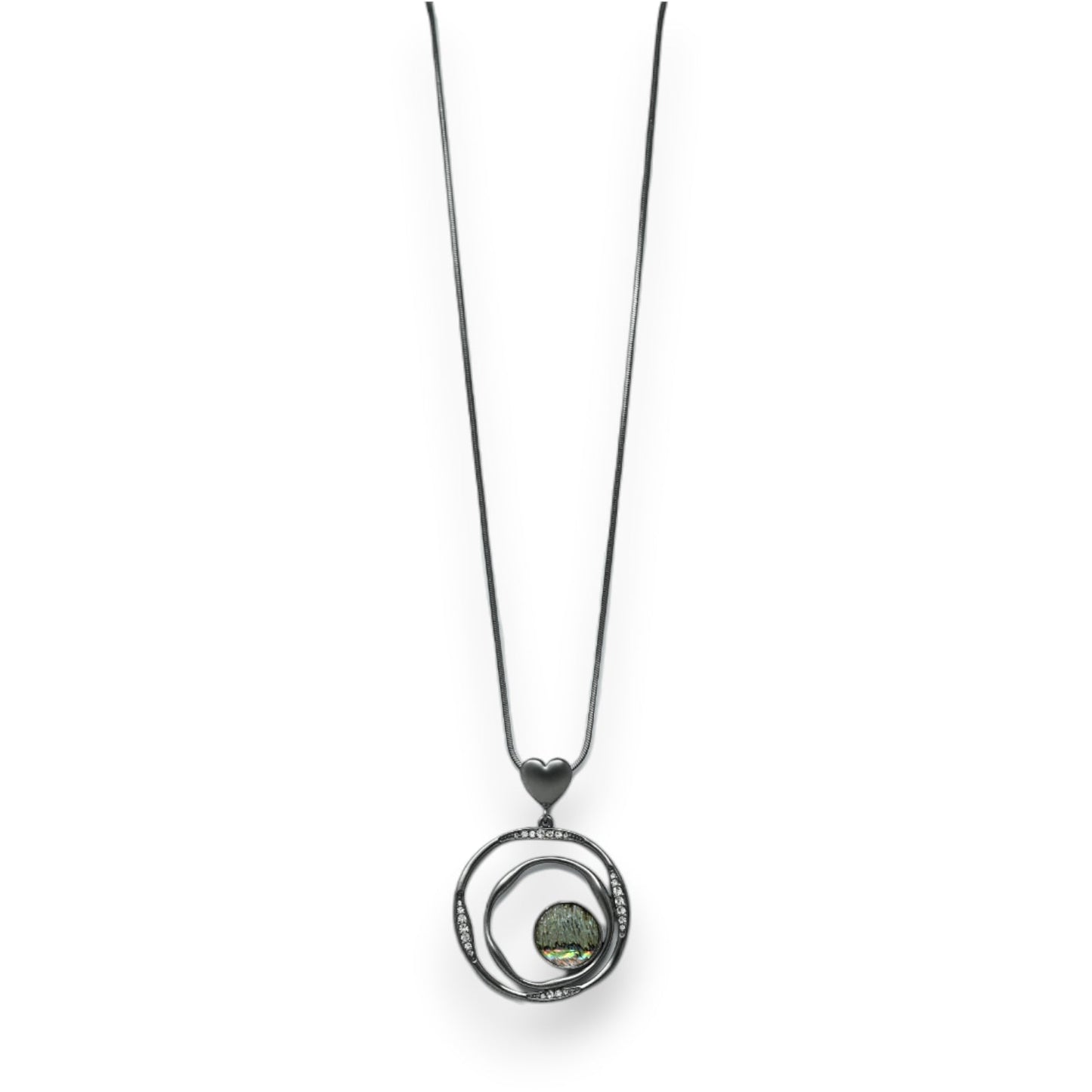 Moderne Halskette mit Herzanhänger und rundem Medaillon, grau-metallisch mit Perlen und schimmerndem Stein