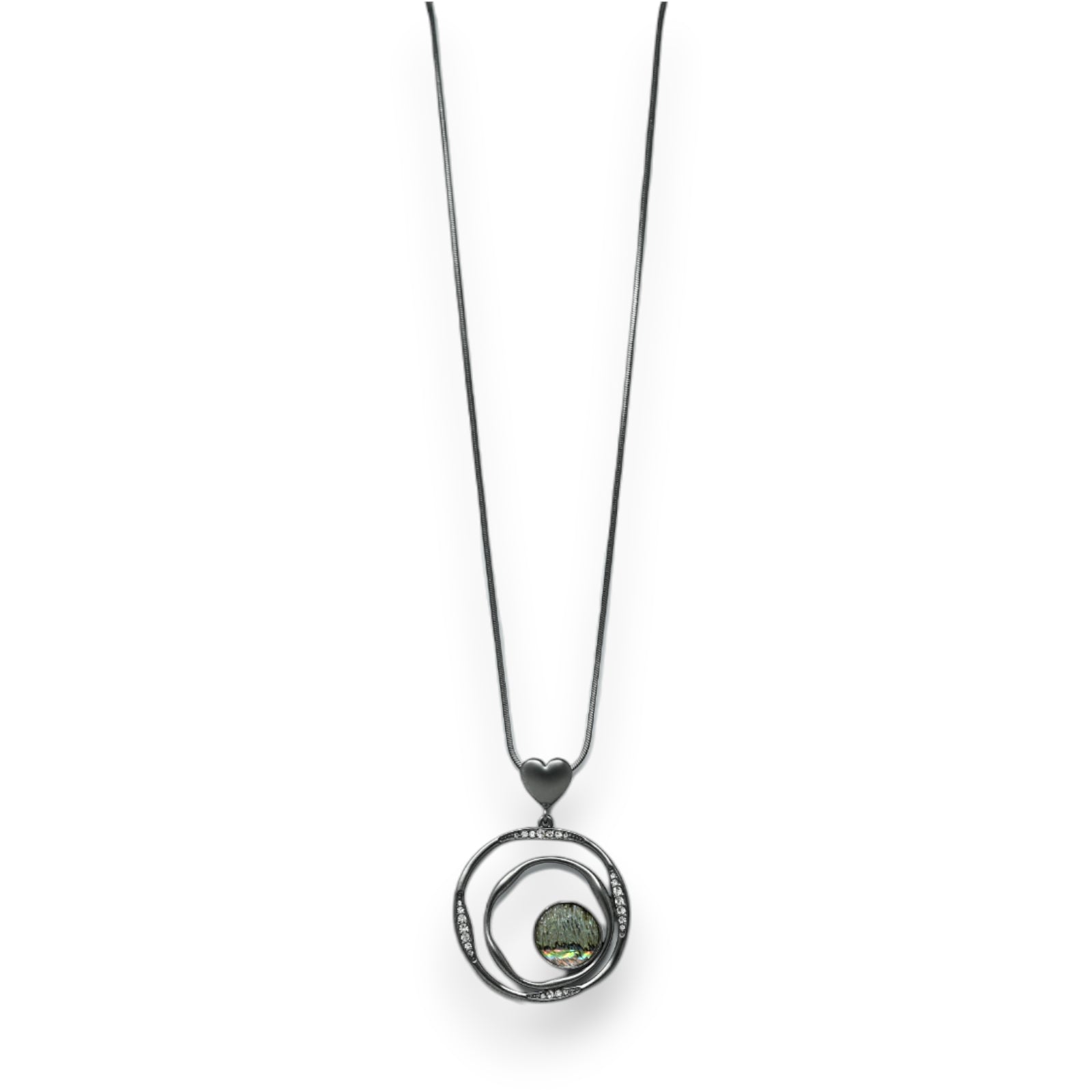 Moderne Halskette mit Herzanhänger und rundem Medaillon, grau-metallisch mit Perlen und schimmerndem Stein