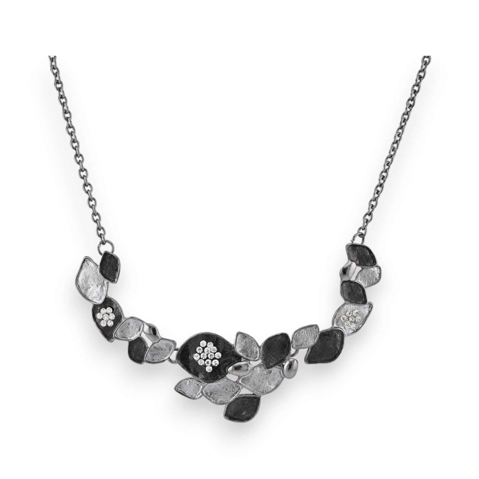 Elegante Halskette mit grauen und schwarzen Metallblüten, verziert mit funkelnden Kristallen auf einer feinen Kette
