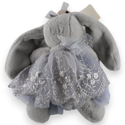 Grauer Plüsch-Hase mit silber besticktem Tüllkleid als Schlüsselanhänger, elegantes Stofftier-Accessoire