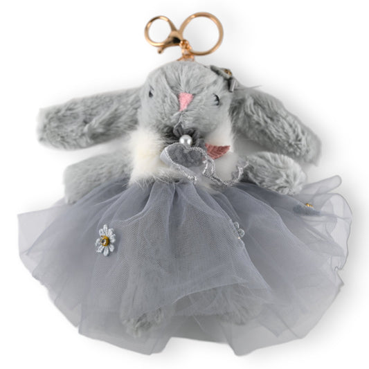 Grauer Plüschhase als Schlüsselanhänger mit Tüllrock und Blumenverzierung, niedliches Accessoire im Shabby-Chic-Stil