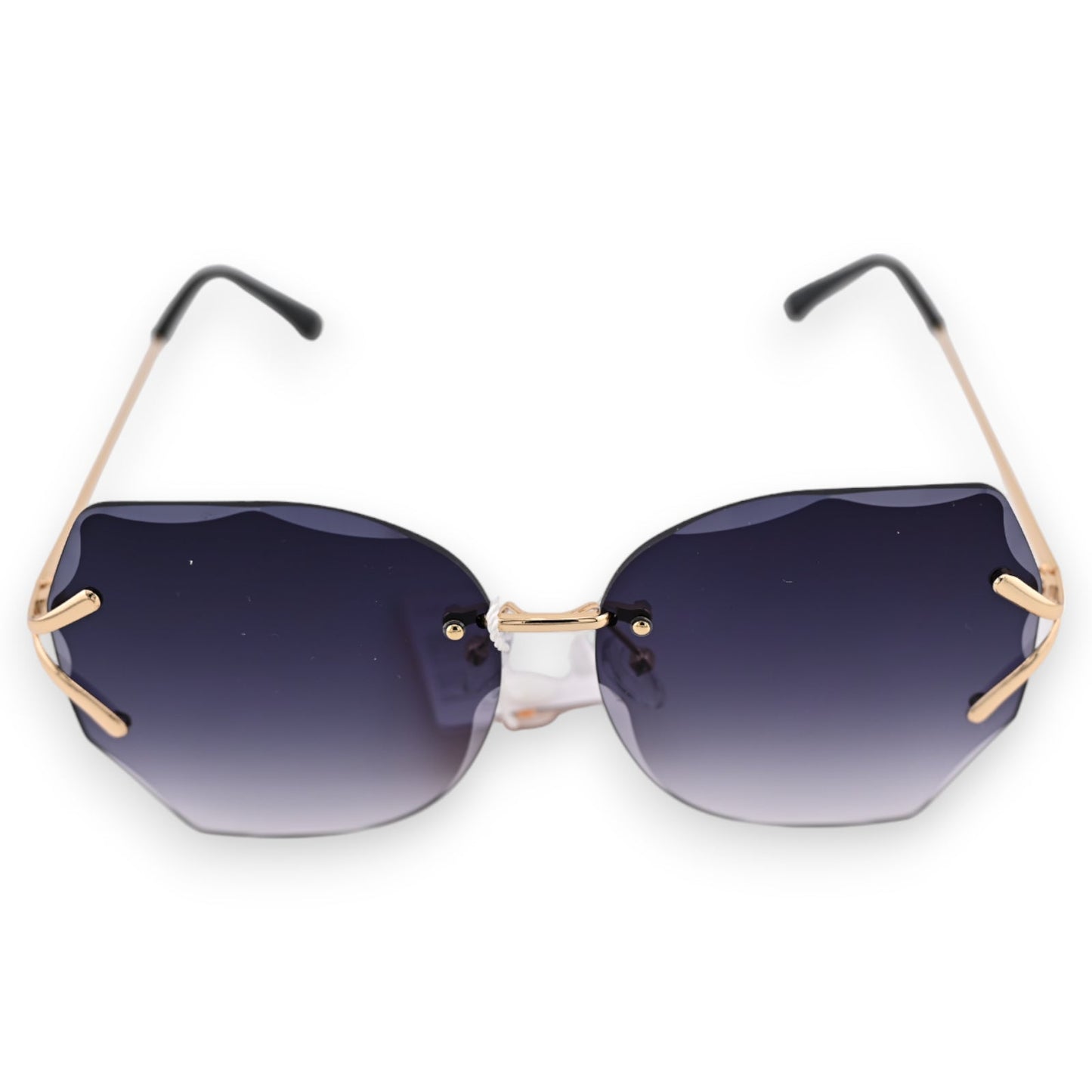 Elegante Sonnenbrille mit großen schwarzen getönten Gläsern, goldenem Rahmen und geschwungenen Bügeln