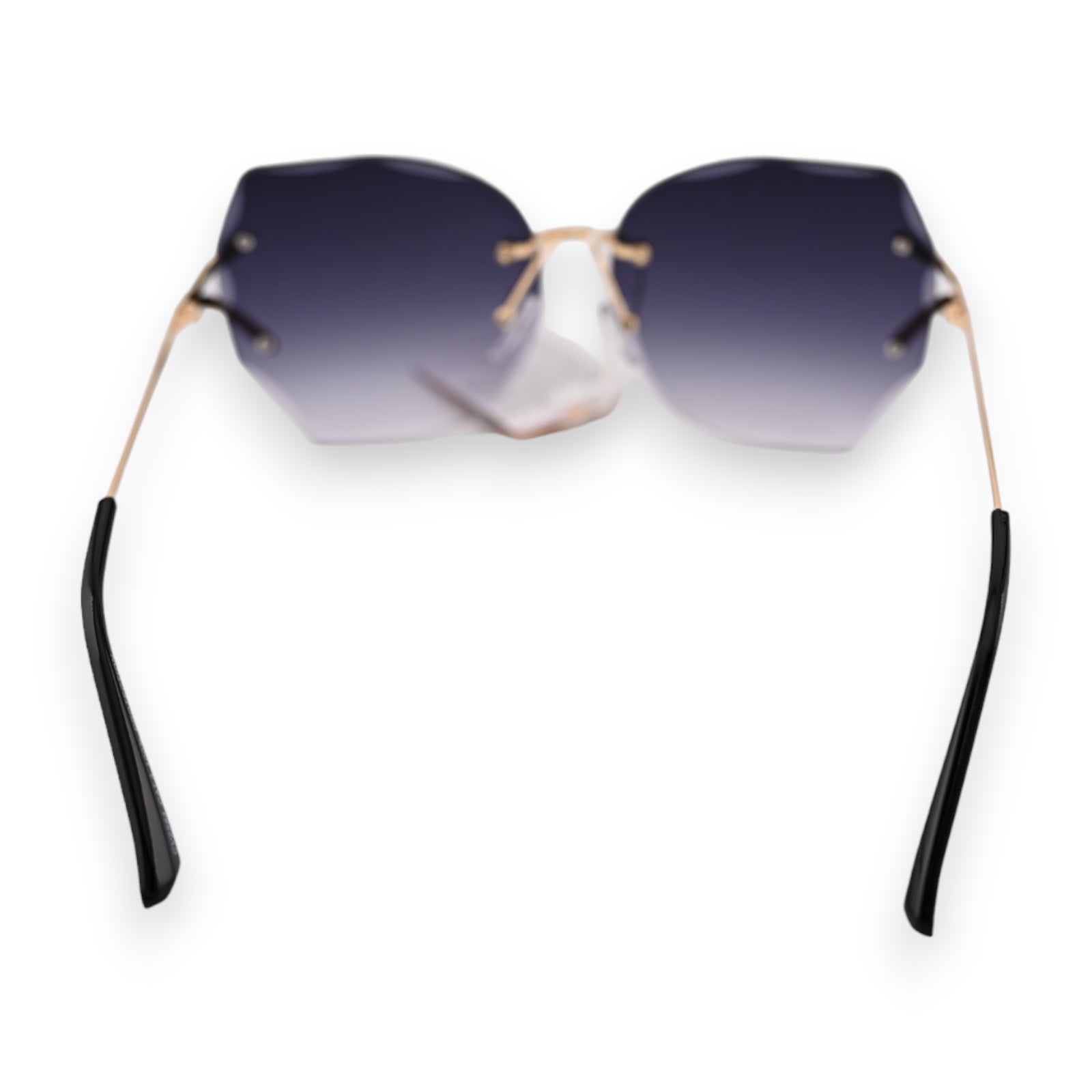Große rahmenlose Sonnenbrille mit ombré-getönten Gläsern, goldenen Bügeln und schwarzen Enden, von hinten fotografiert