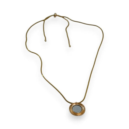 Verstellbare Schnurkette mit rundem goldenem Anhänger mit magnetischer Halterung