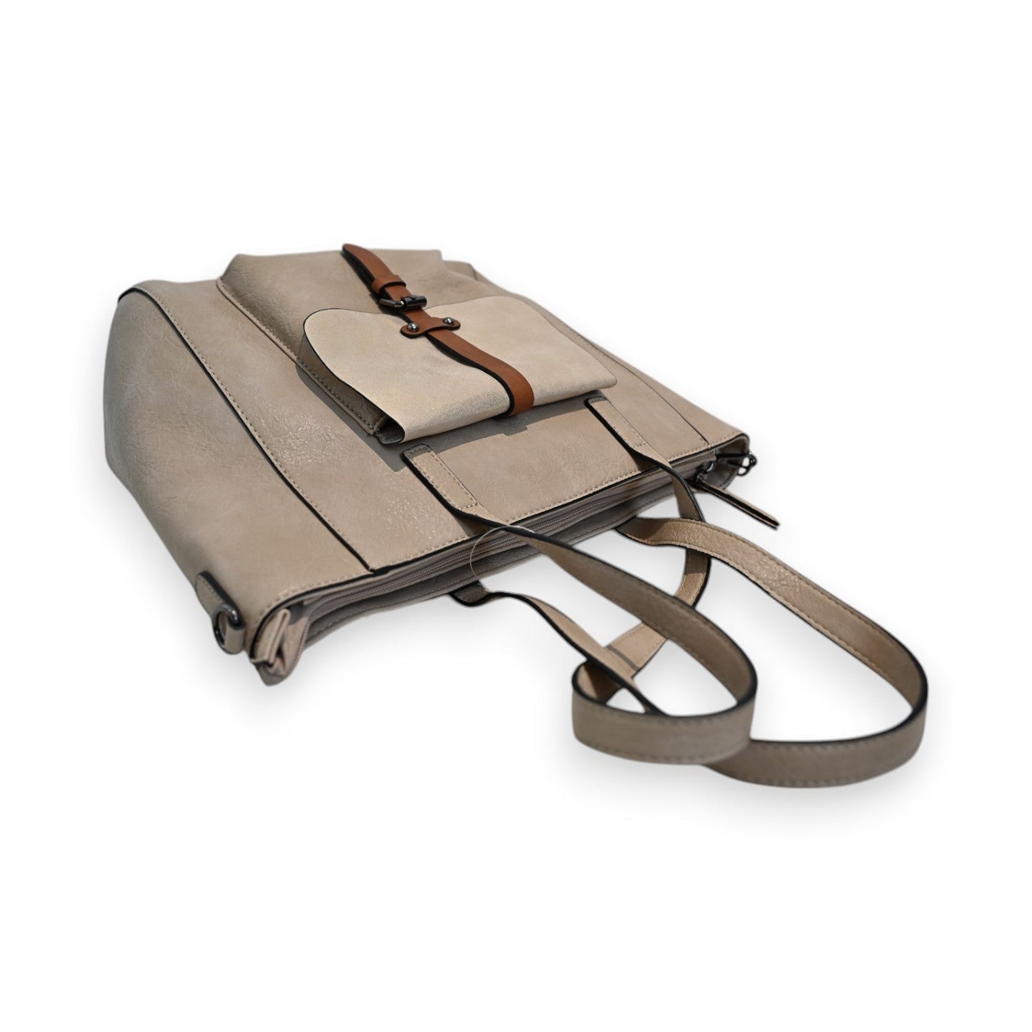 Elegante beige Handtasche mit Schulterriemen, Fronttasche und braunem Lederdetail, klassisch-schickes Design