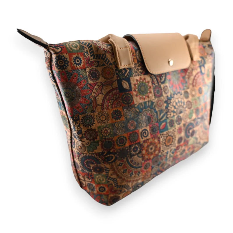 Bunte Kork-Handtasche mit Blumenmuster, beigefarbener Klappe und Metallverschluss