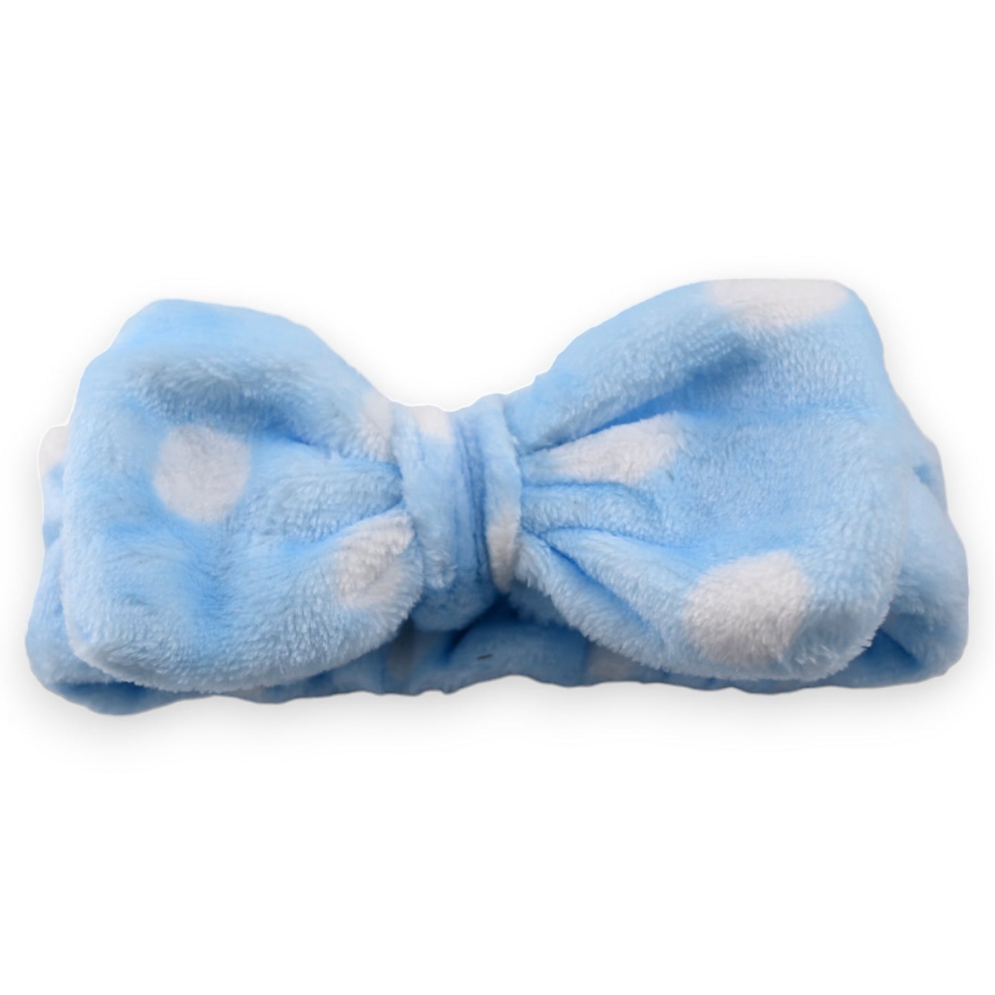 Flauschiges hellblaues Stirnband mit weißen Punkten, in Schleifenform gefaltet, für Make-up und Hautpflege