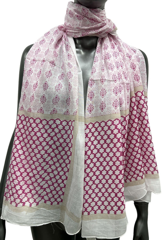 Schal mit Blumenmotiv in Trendfarbe Himbeer