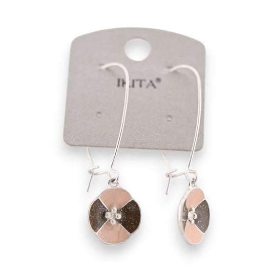 Beige und schwarze Blumen-Ohrringe von Ikita