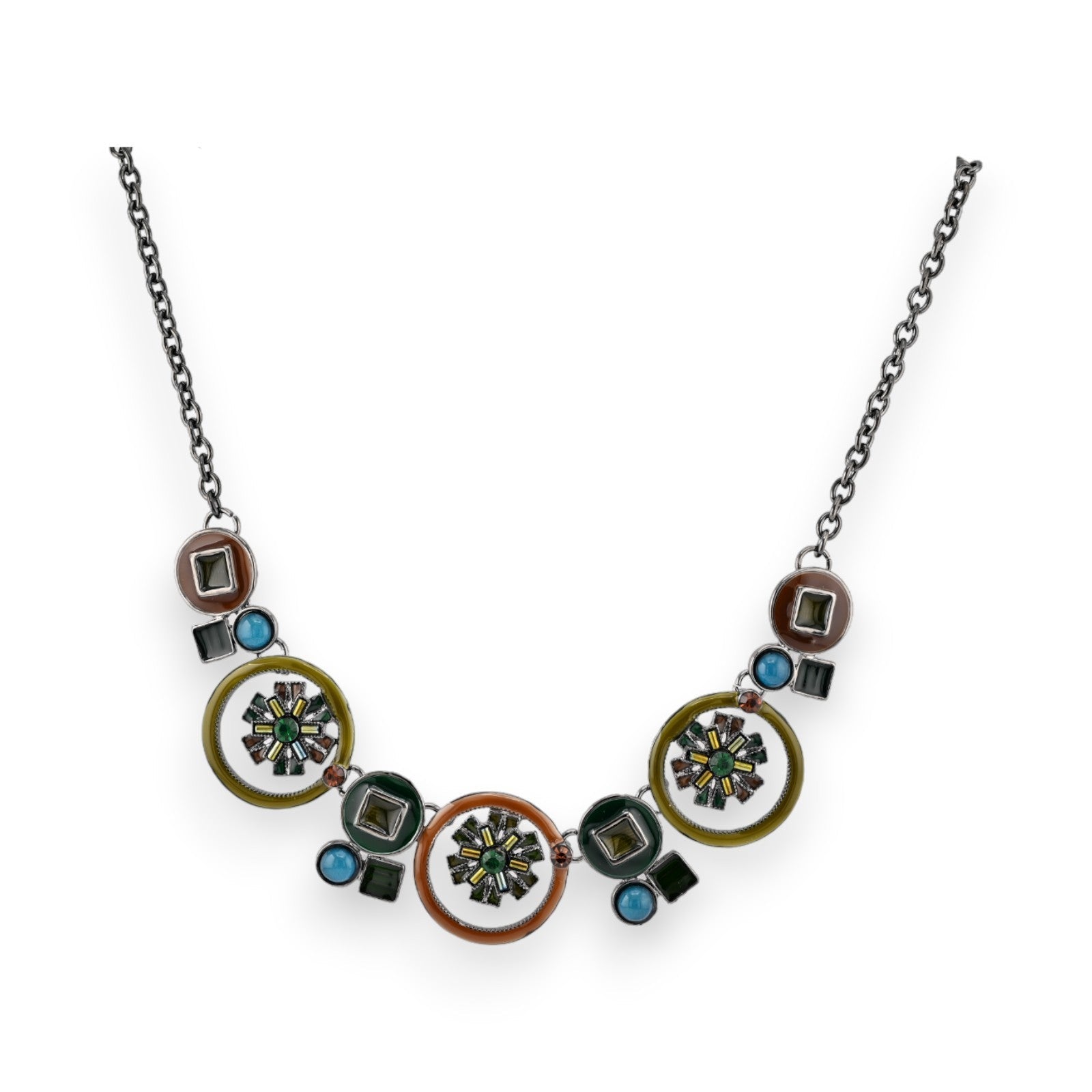 Modische Halskette mit bunten Medaillons, geometrischen Formen und Blumenmotiven in Herbstfarben auf schwarzer Kette