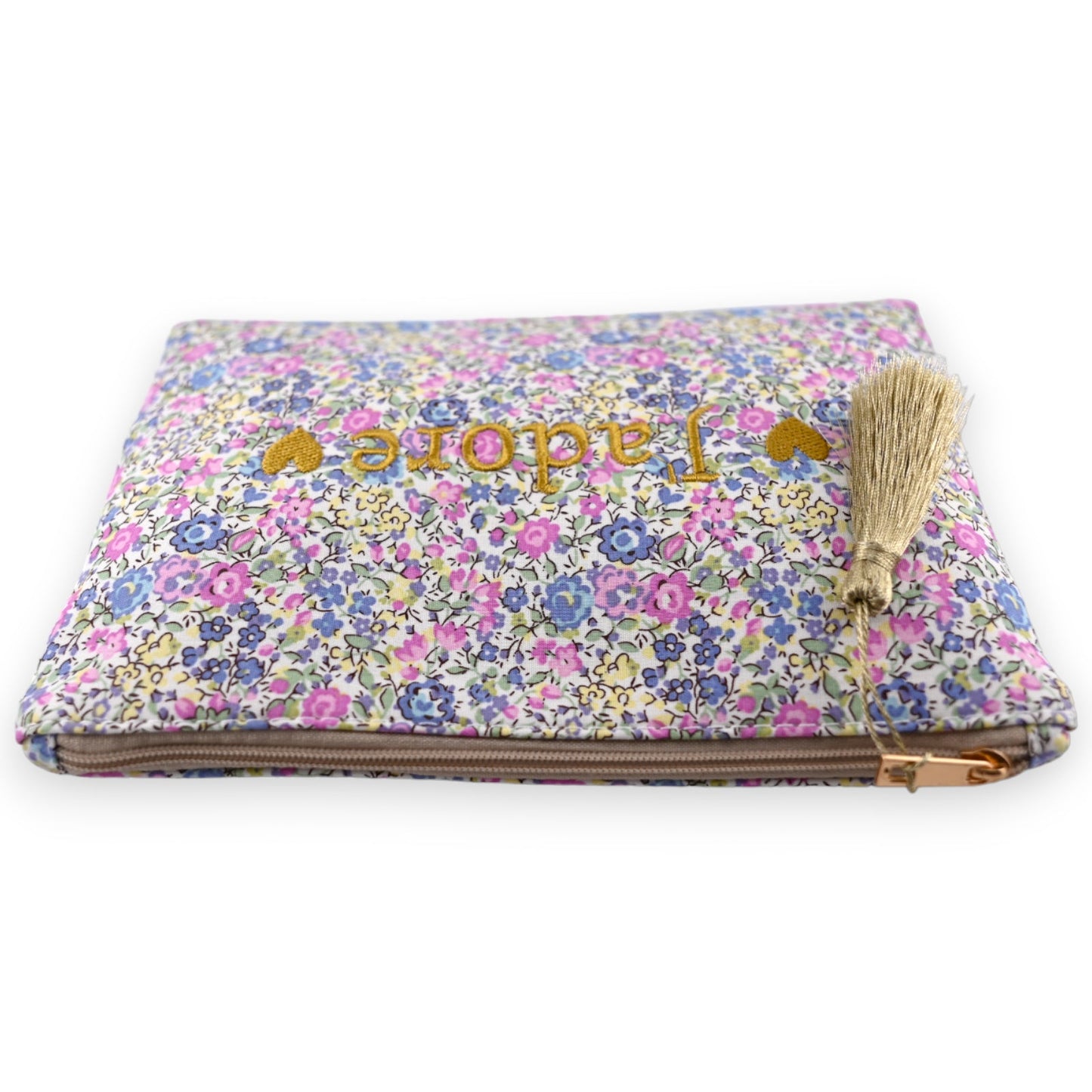 Blumige Kosmetiktasche mit J'ADORE-Schriftzug, Liberty-Druck in Pastellfarben und Quaste, Reißverschluss