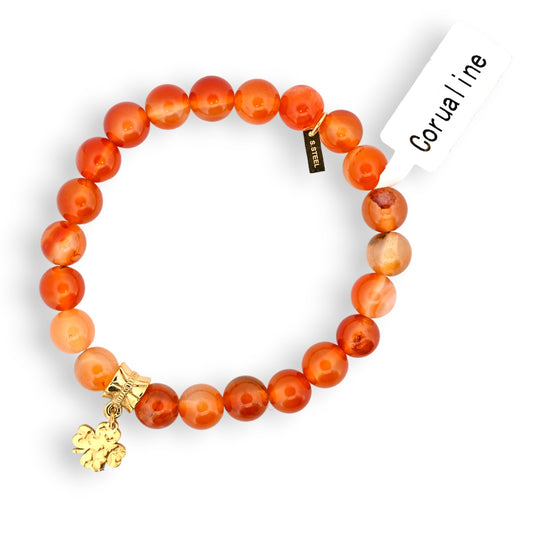 Armband mit Karneolperlen und Kleeblatt-Charme