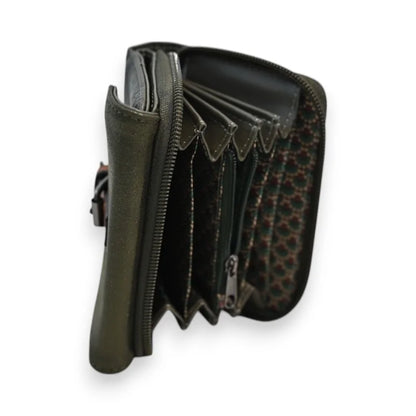 Kompakte khakifarbene Geldbörse Mélanie Paris geöffnet, zeigt Fächer und Verschluss é...