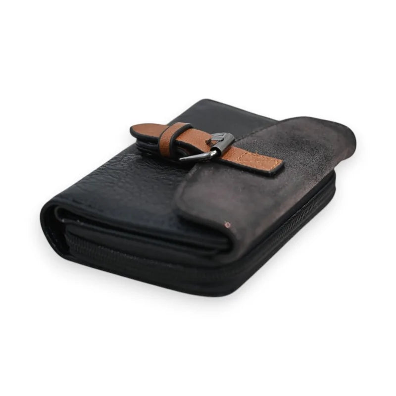 Kompakte schwarze Lederbrieftasche mit braunem Verschluss, eleganter und funktionaler Stil