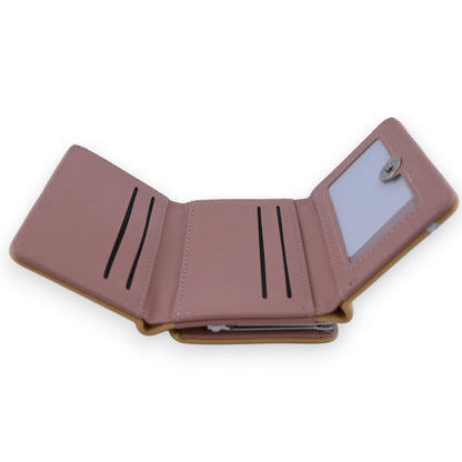 Kompakter Geldbeutel in Rosa mit mehreren Kartenfächern und Münzfach, aufgeklappt präsentiert