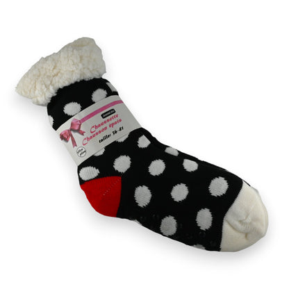 Kuschelige Hausschuhe-Socken in Schwarz mit weißen Punkten, roter Ferse und flauschigem weißen Bündchen, Größe 36-41