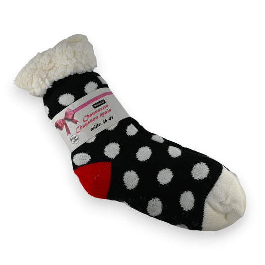 Kuschelige Hausschuhe-Socken in Schwarz mit weißen Punkten, roter Ferse und flauschigem weißen Bündchen, Größe 36-41
