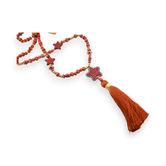 Lange ziegelrote Perlenkette mit Sternen und Quaste, handgefertigt, boho-chic Schmuck für Damen