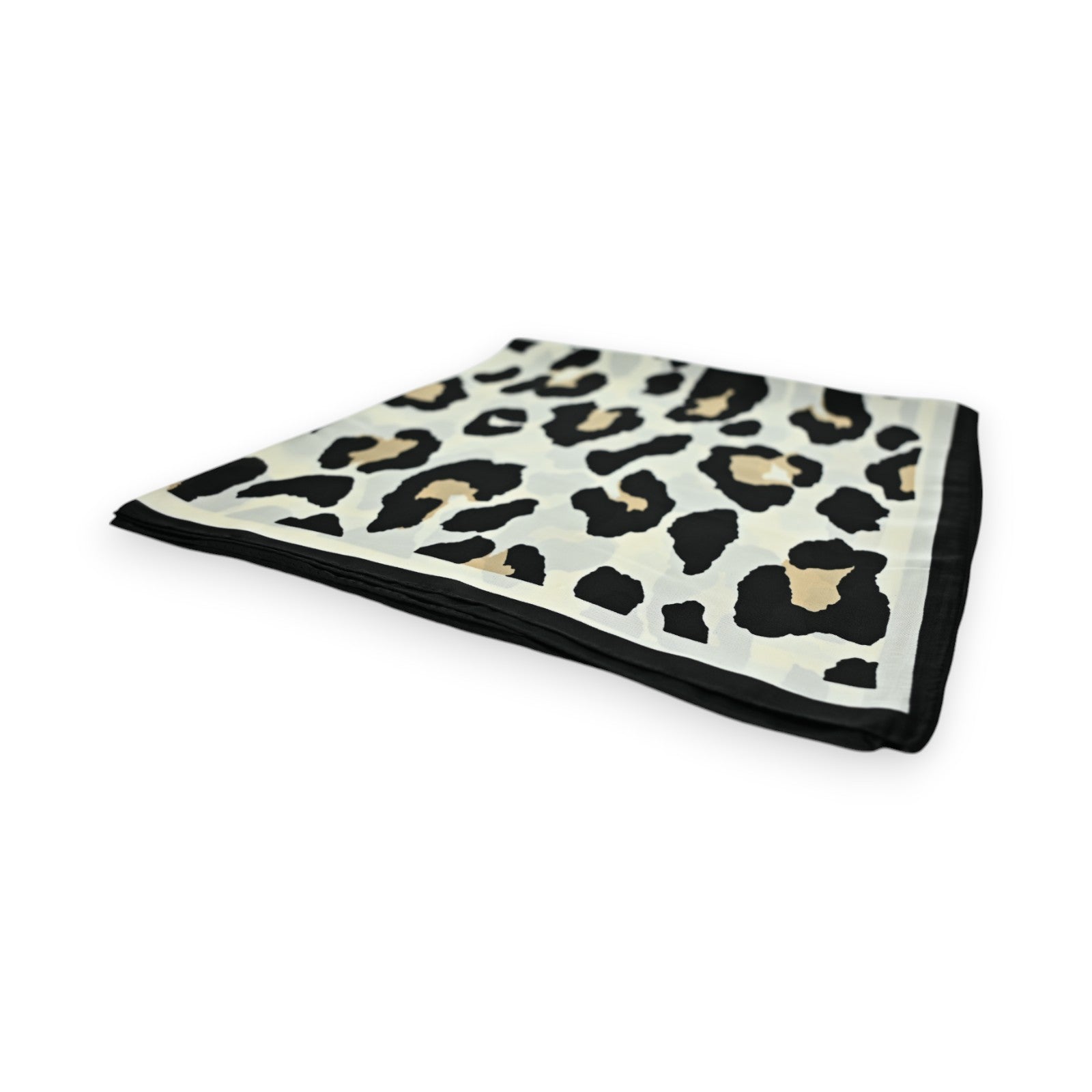 Quadratischer Seidenschal mit Leopardenmuster in Schwarz, Beige und Weiß, schwarzer Rand, elegant gefaltet