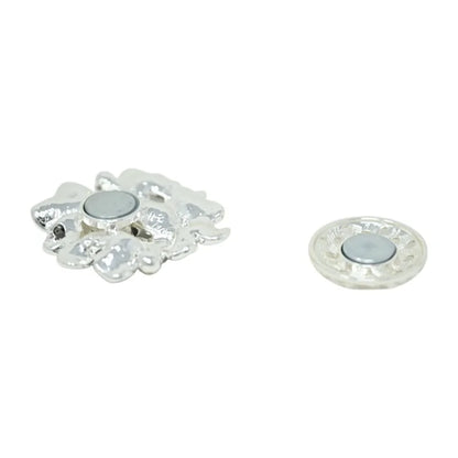 Graue und schwarze magnetische Blumenbrosche, Blumenmuster aus Metall mit magnetischem Zentrum