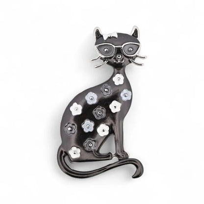 Magnetische Brosche schwarze Katze Brille weiße graue Blumen Schleife - eleganter monochromer Katzenschmuck